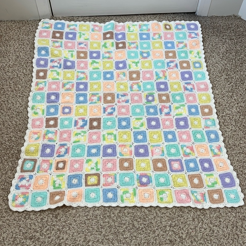 Pastel Granny Square Baby Lap Blanket w/ Scalloped Edges